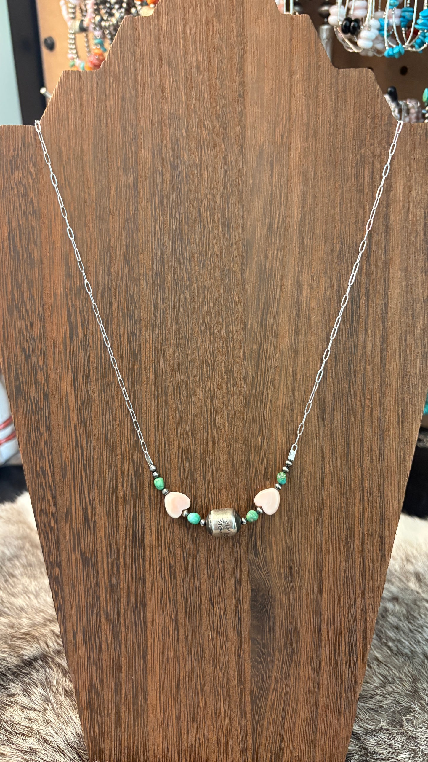 PINK CONCH HEART & SONORAN GOLD BARREL BEAD CHAIN NECKLACE
