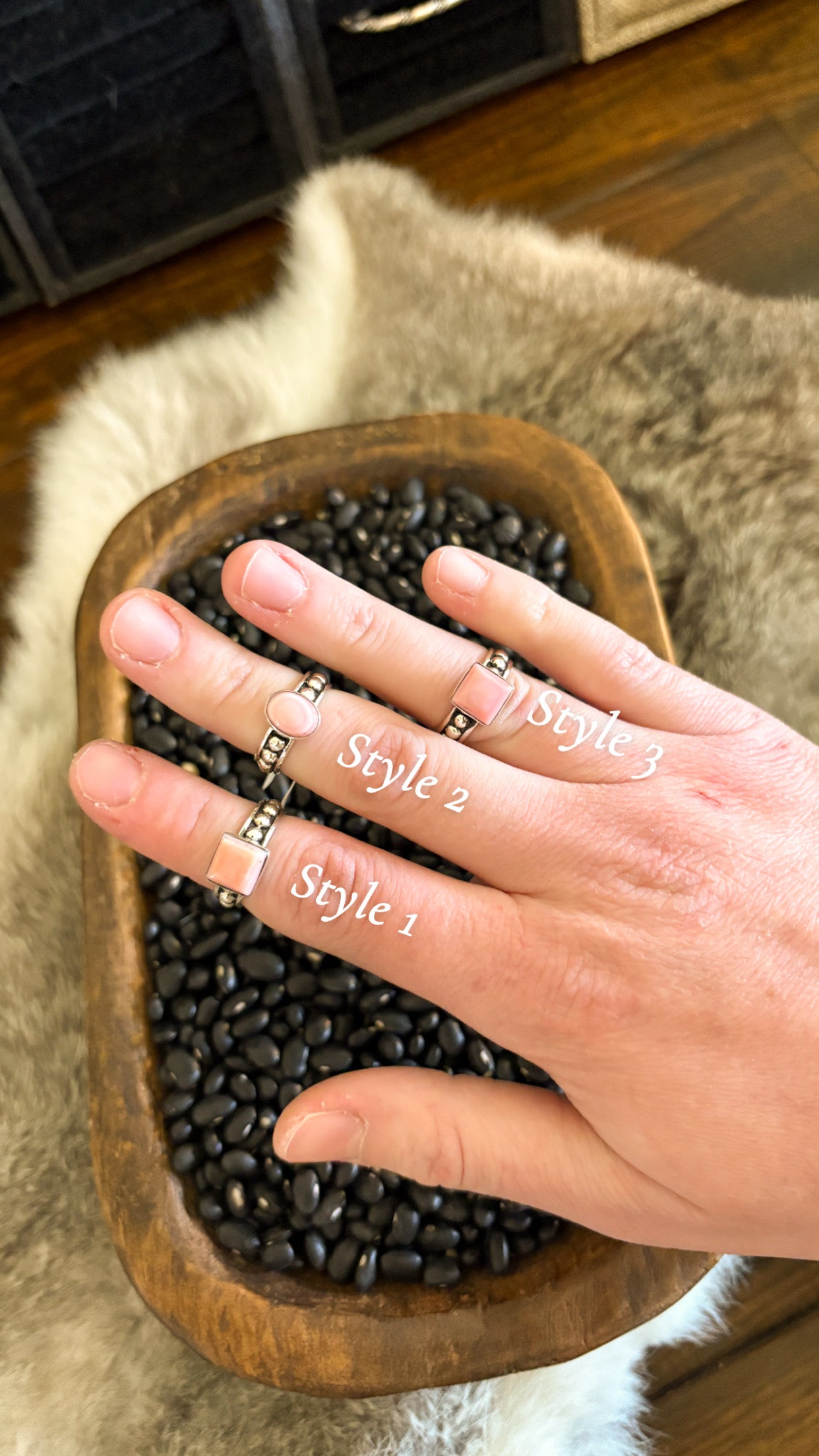 STONE W 3MM BALL BAND RING - PINK CONCH