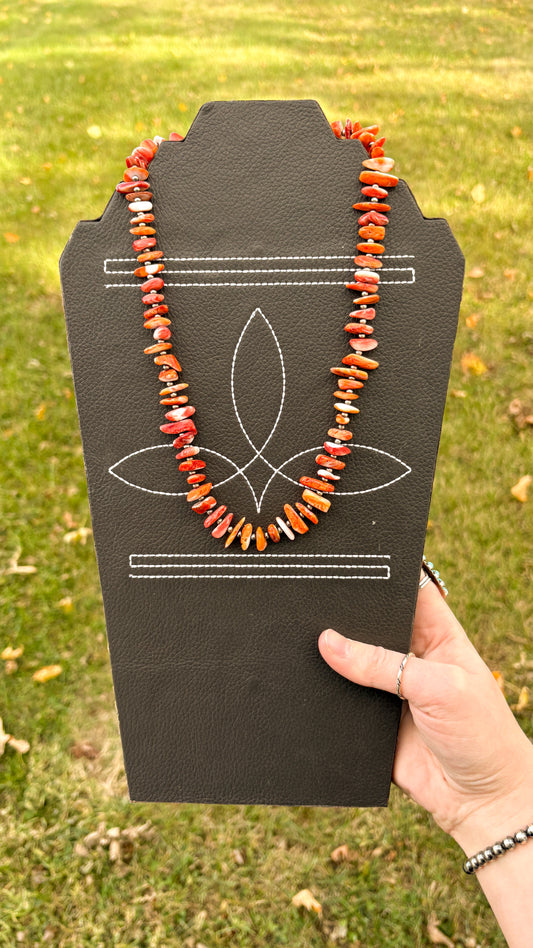 SPINY OYSTER CHIP NECKLACE