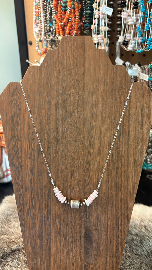 PINK CONCH CHIP BARREL BEAD CHAIN NECKLACE
