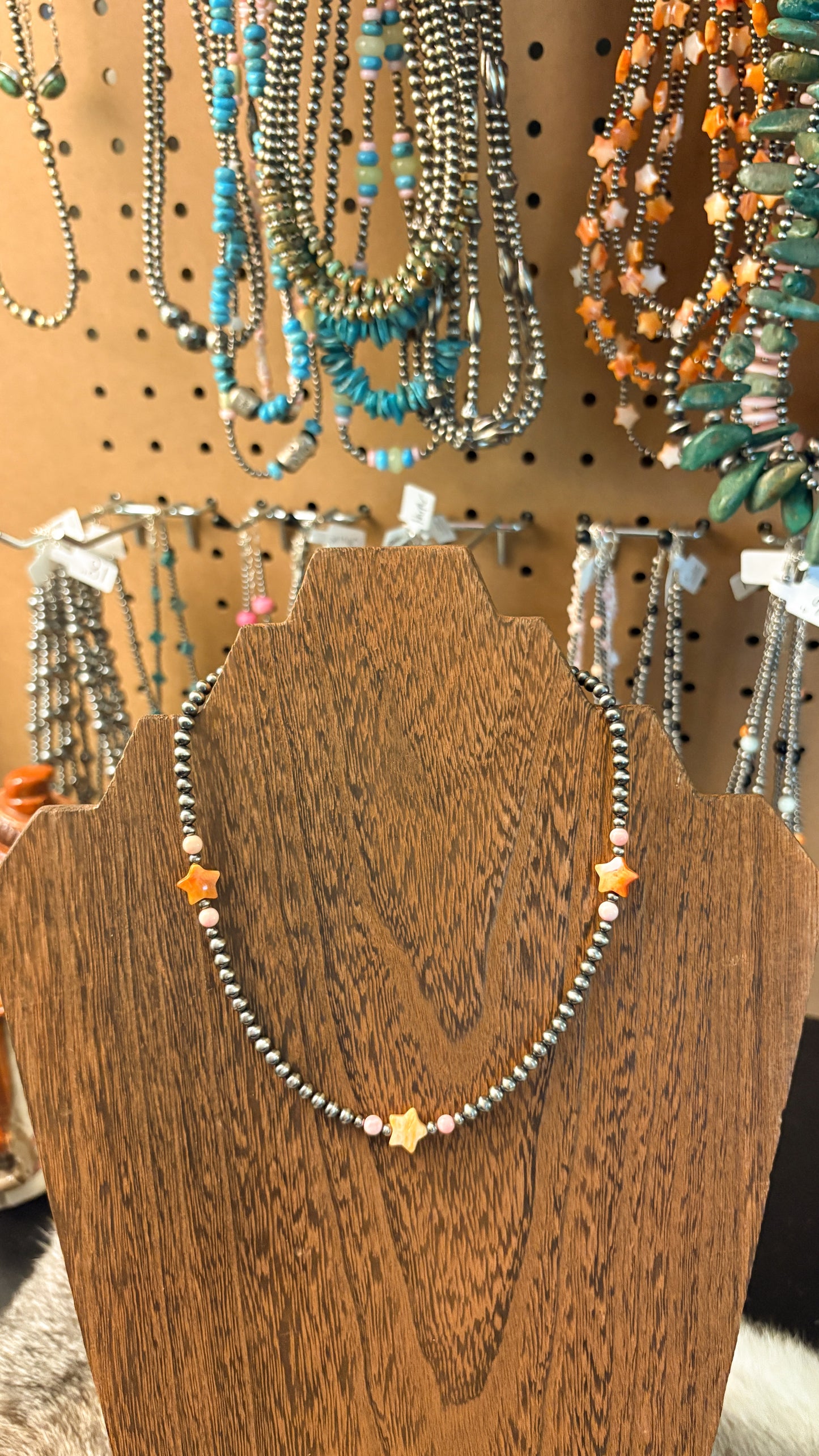 PINK CONCH & ORANGE SPINY STAR CHOKER