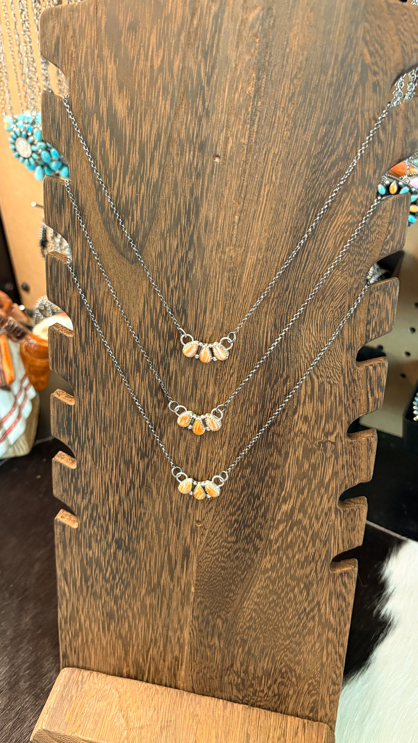 3 STONE ORANGE SPINY OYSTER BAR NECKLACE