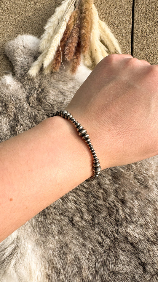 GRADUATED SAUCER PEARL STRETCH BRACELET - READY TO SHIP