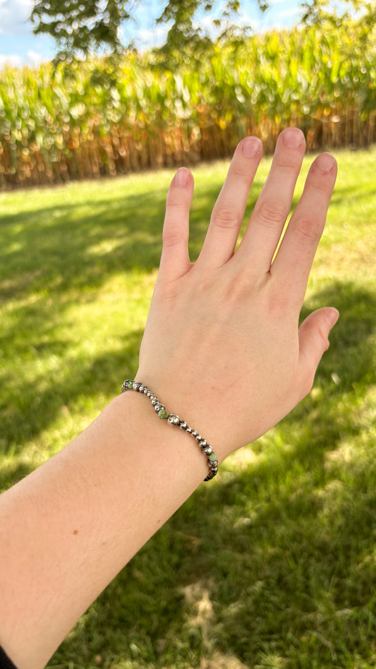 TURQUOISE CHIP GRADUATED PEARL STRETCH BRACELET