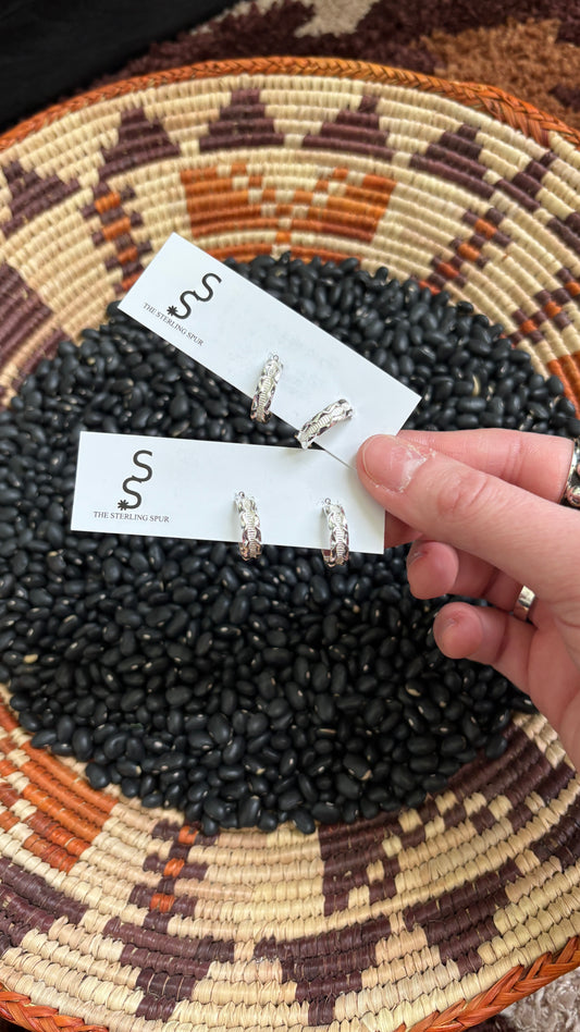 POLISHED DOUBLE WAVE HOOP EARRINGS