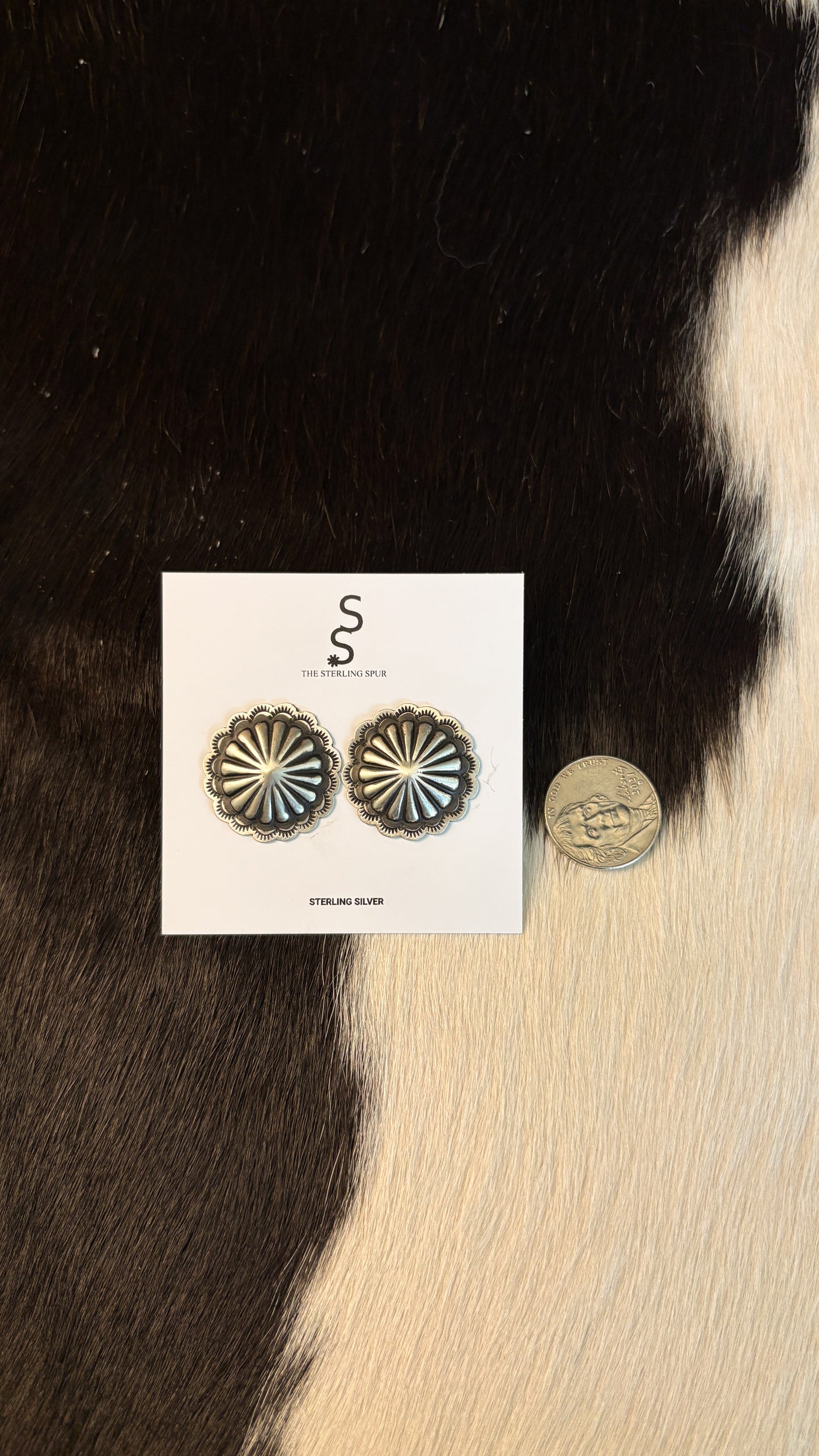 MEDIUM PLAIN CONCHO EARRINGS W SCALLOPED EDGE