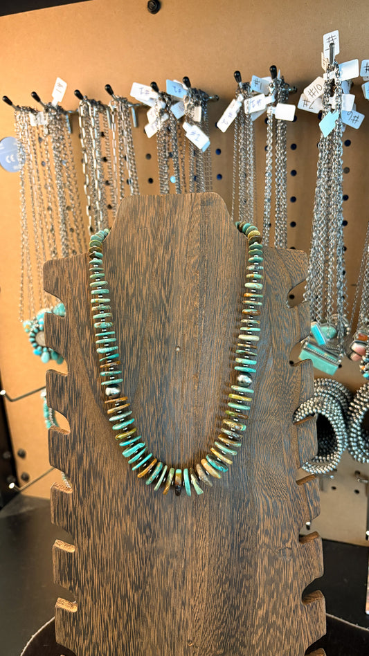 GREEN KINGMAN TURQUOISE GRADUATED NECKLACE