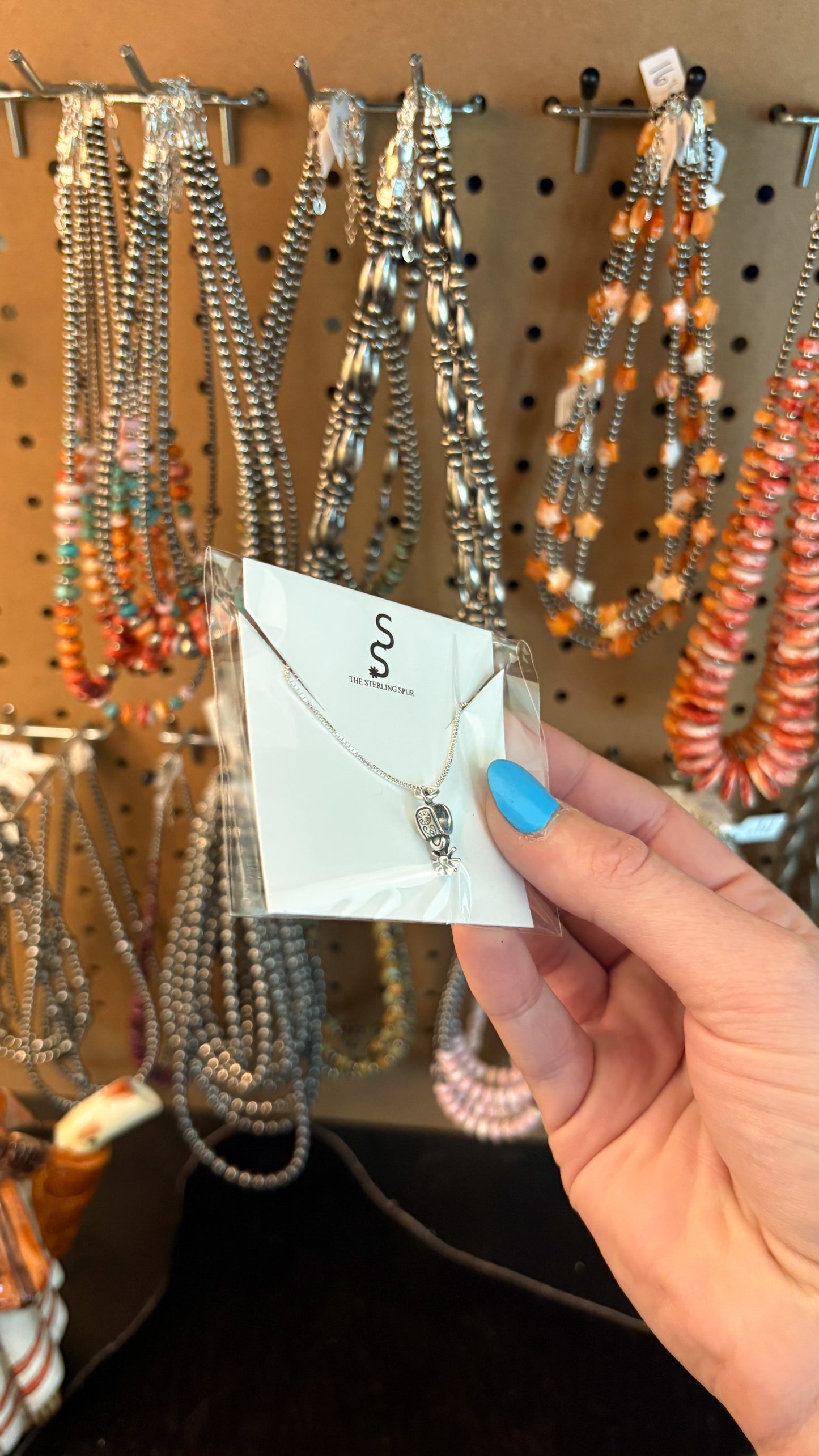SILVER SPUR PENDANT NECKLACE