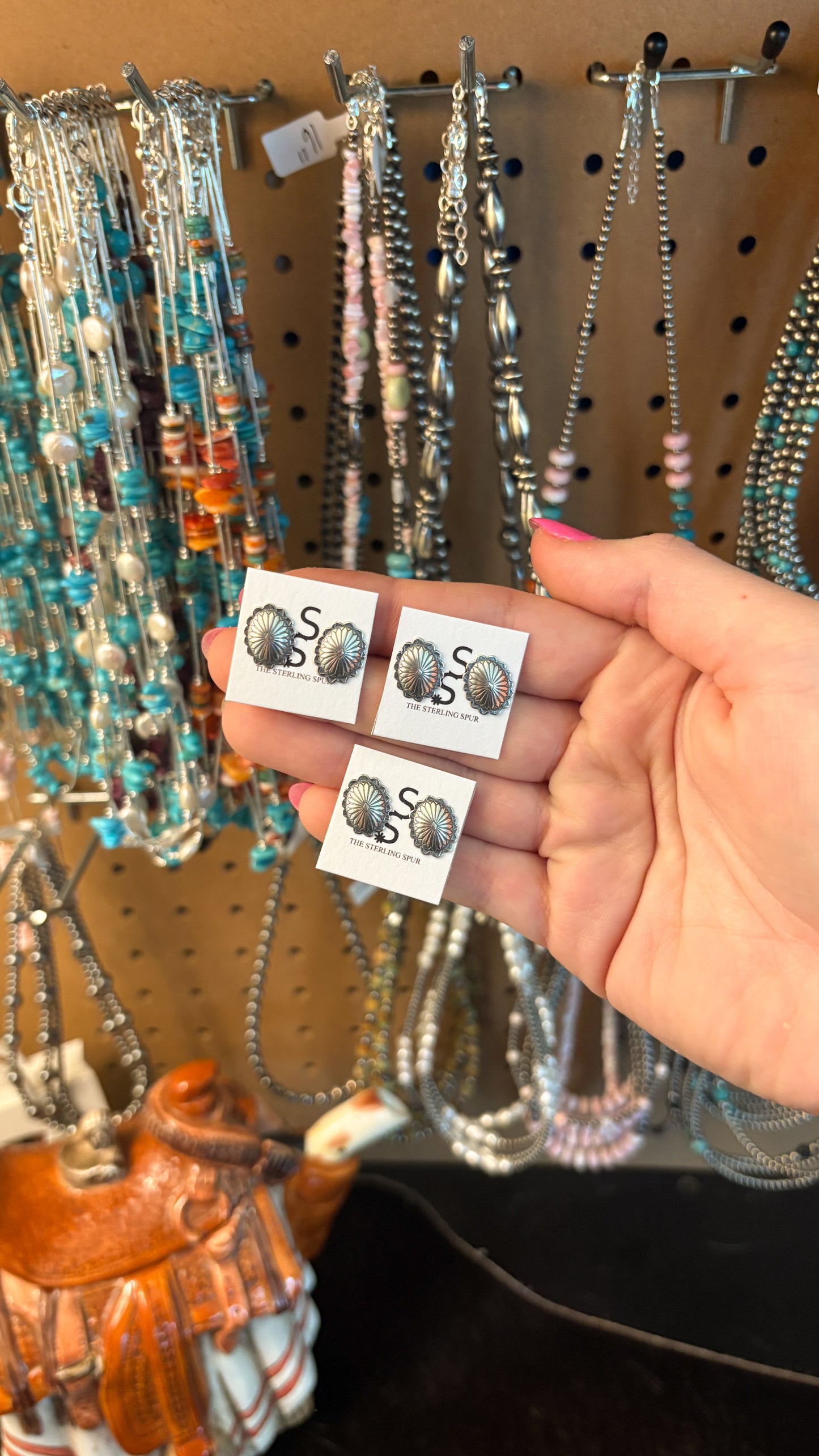 PLAIN MINI OVAL CONCHO EARRINGS
