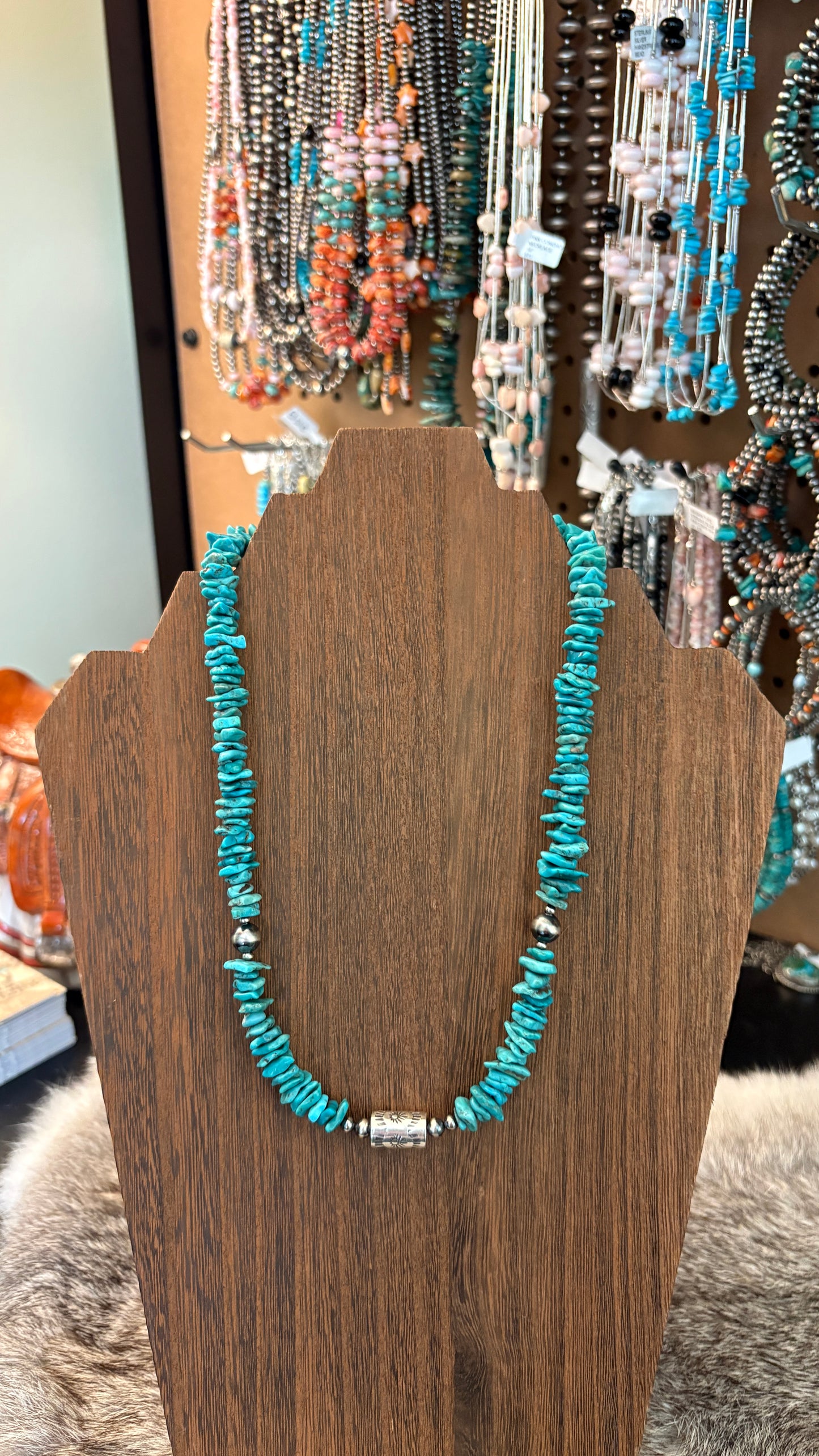 TURQUOISE CHIP BARREL BEAD NECKLACE