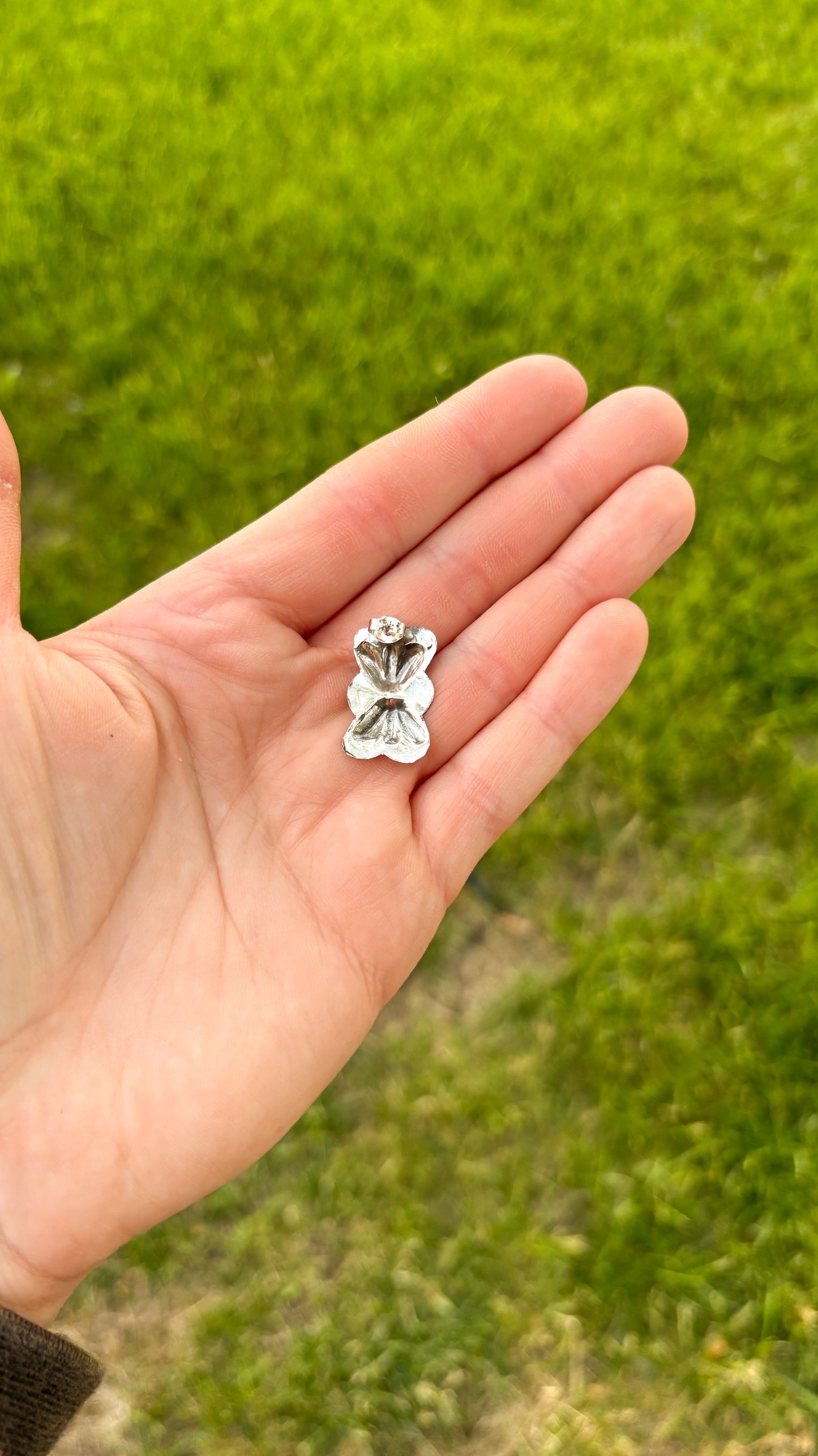 PLAIN CONCHO BOW TIE EARRINGS