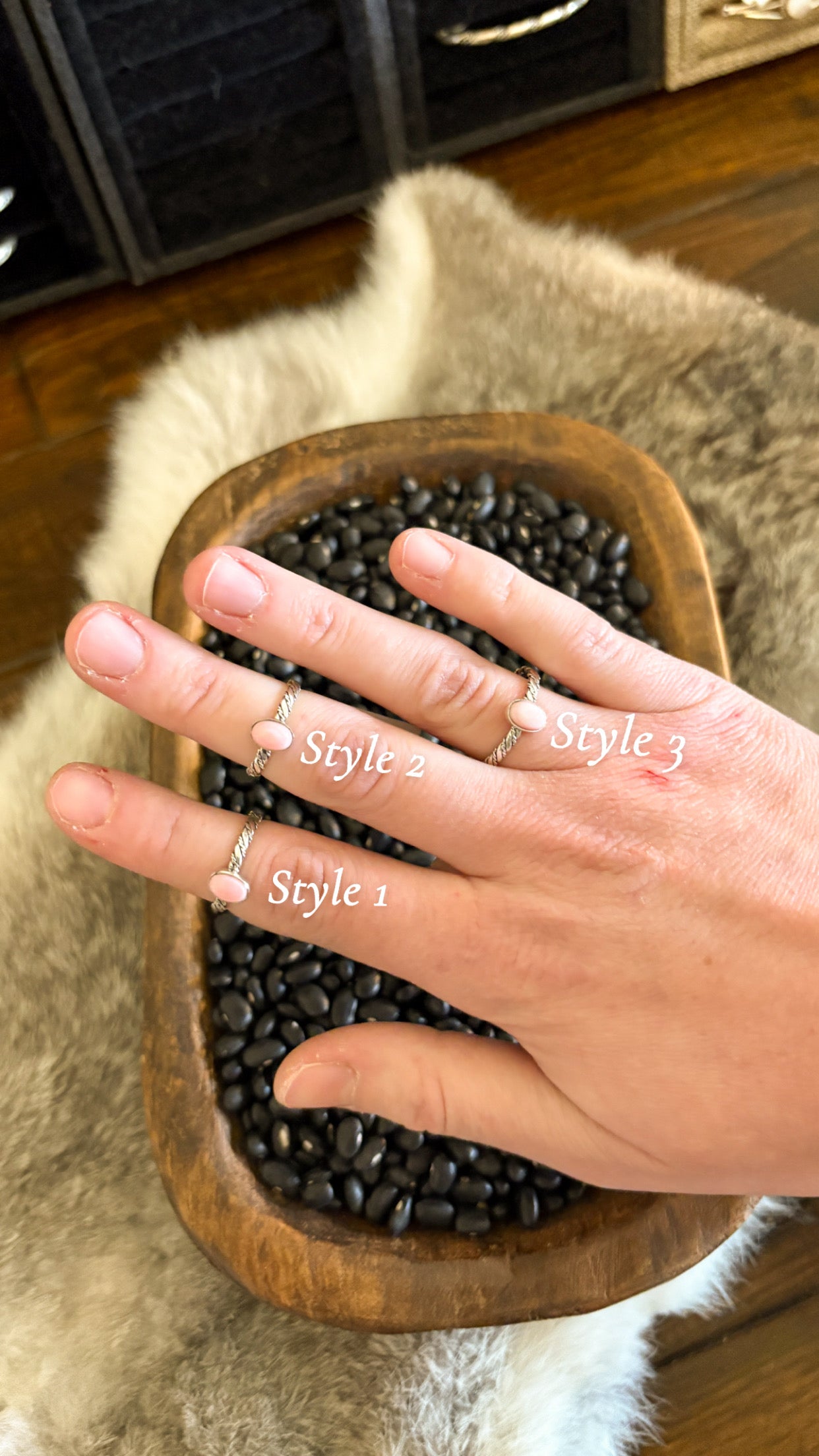 STONE WITH ROPE TWIST RING - PINK CONCH