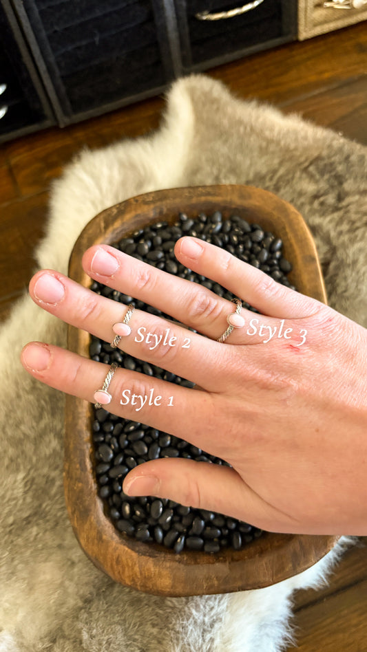 STONE WITH ROPE TWIST RING - PINK CONCH