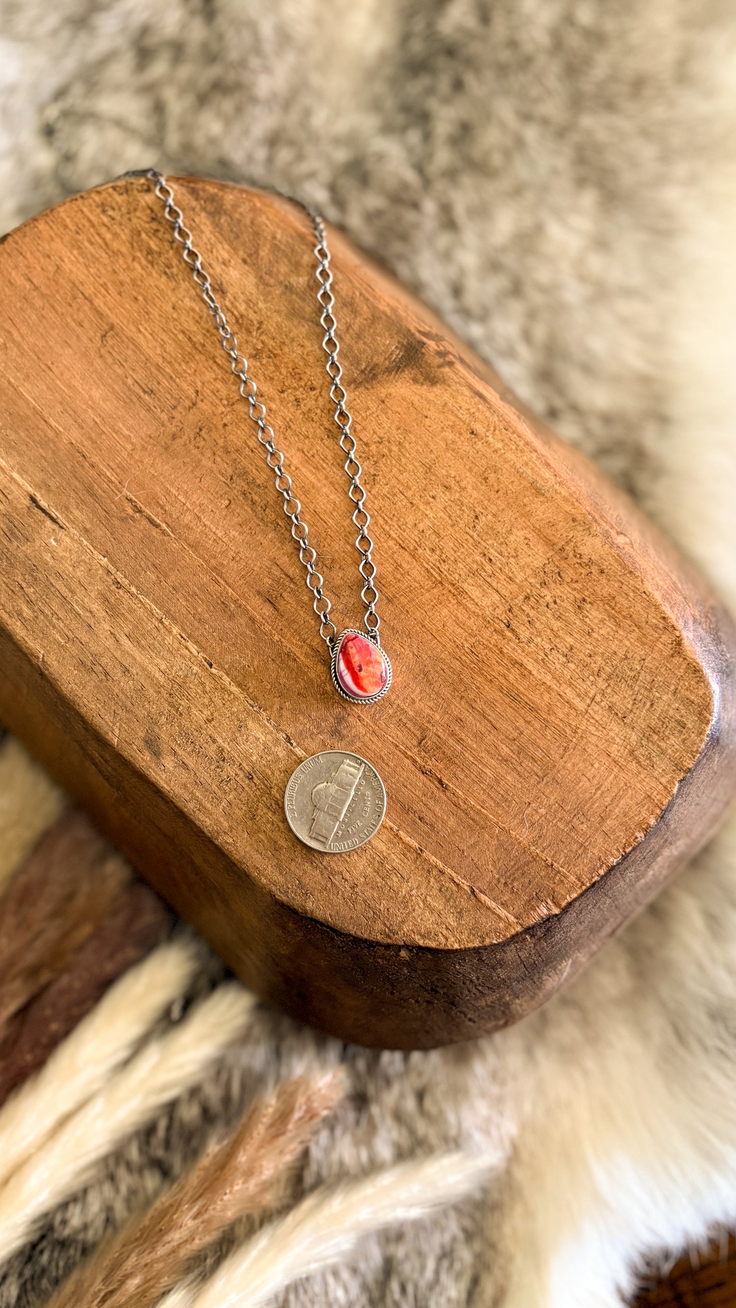 DAHLIA TEARDROP NECKLACE