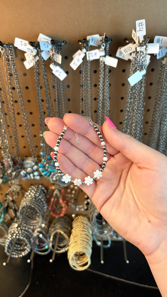 PINK CONCH FLOWER BRACELET