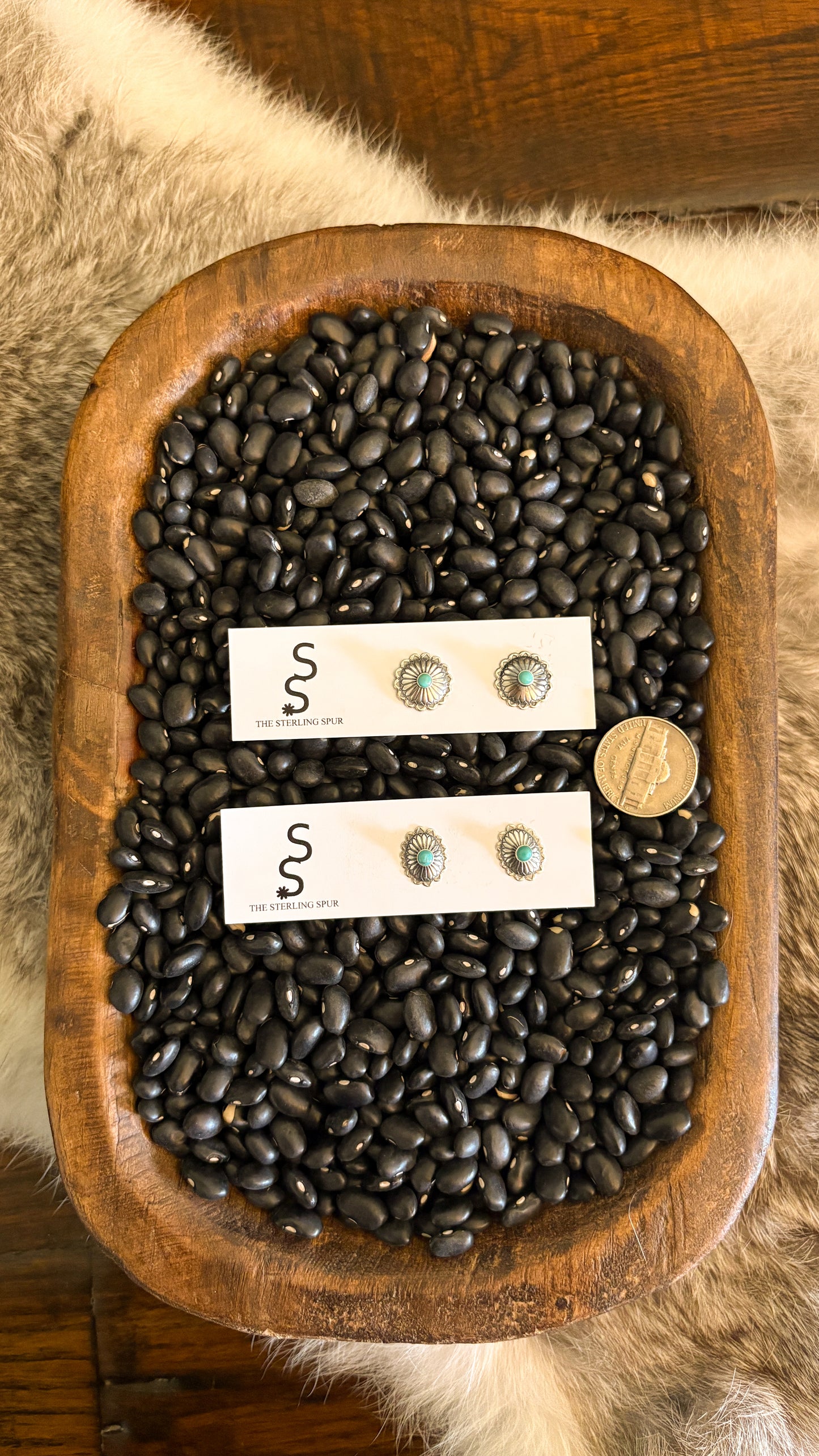 CONCHO EARRINGS W/ TURQUOISE STONE