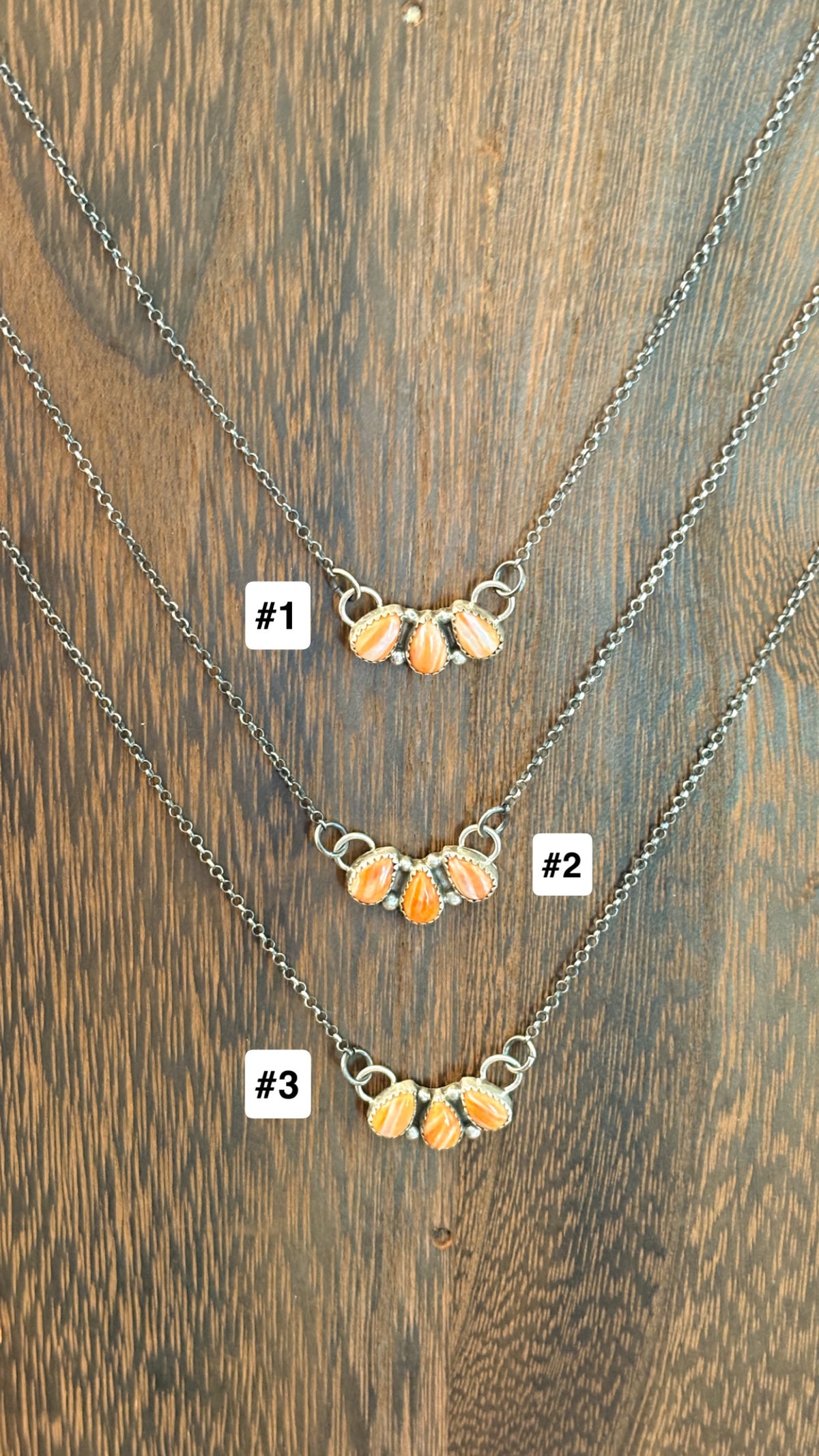 3 STONE ORANGE SPINY OYSTER BAR NECKLACE