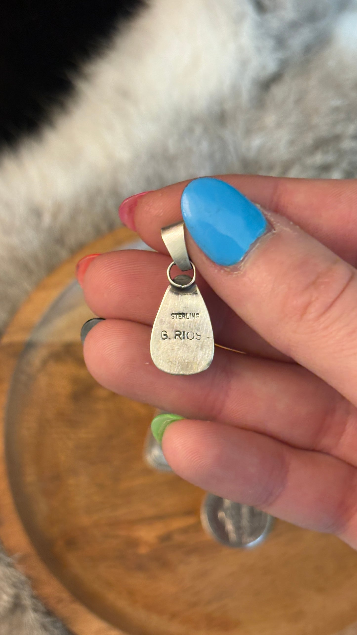 WHITE BUFFALO PENDANT W ROPE BEZEL
