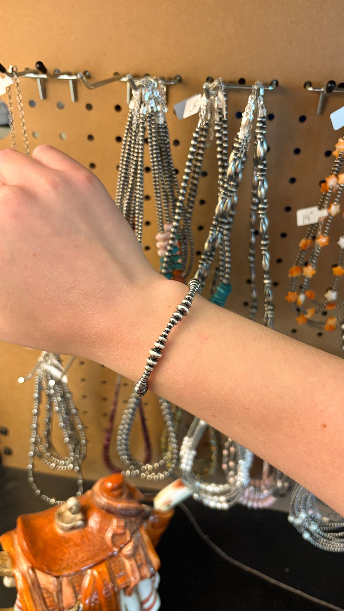 GRADUATED STERLING SILVER SAUCER PEARL STRETCH BRACELET