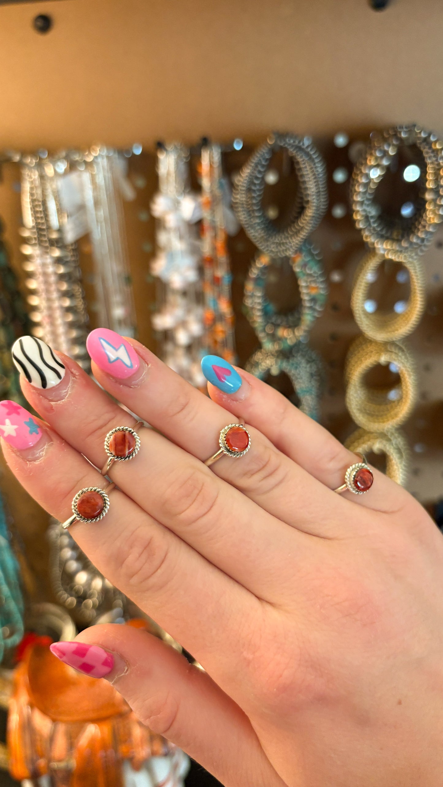 RED SPINY OYSTER RING W ROPE DETAIL