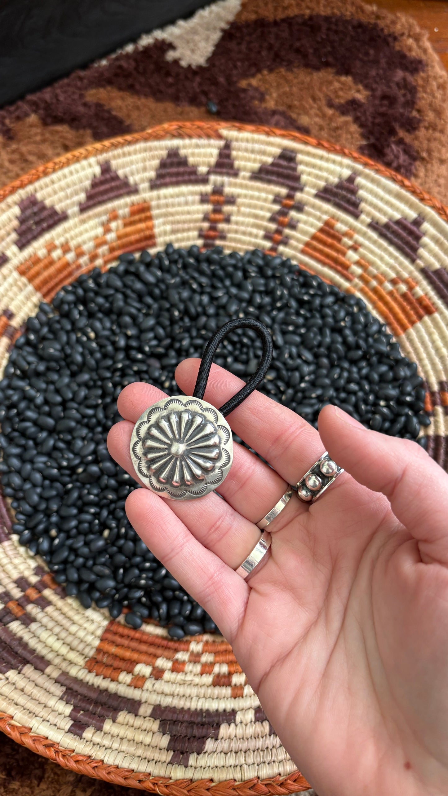 PLAIN ROUND CONCHO HAIR TIE