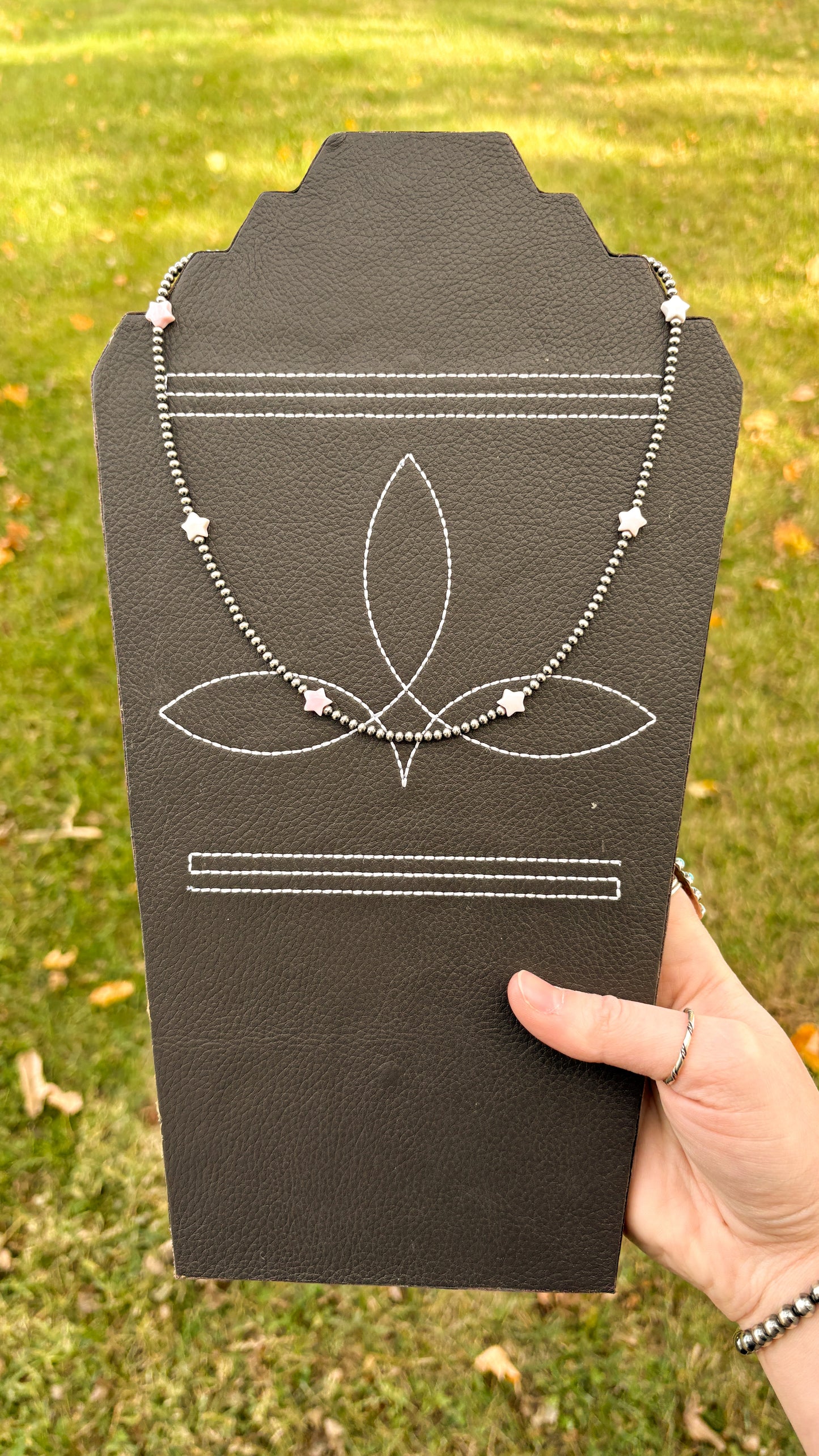 PINK CONCH STARS NECKLACE