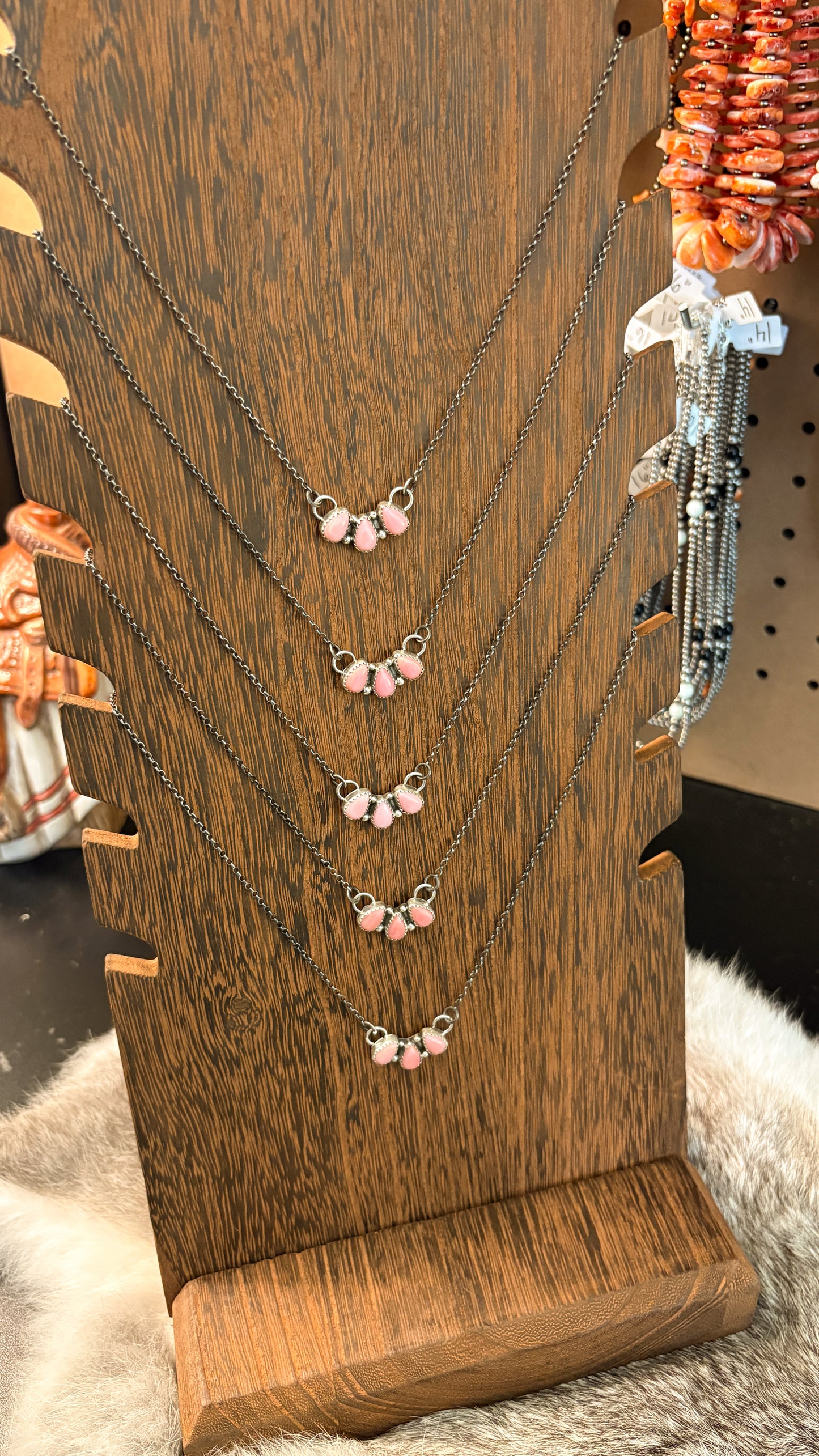 3 STONE PINK CONCH BAR NECKLACE