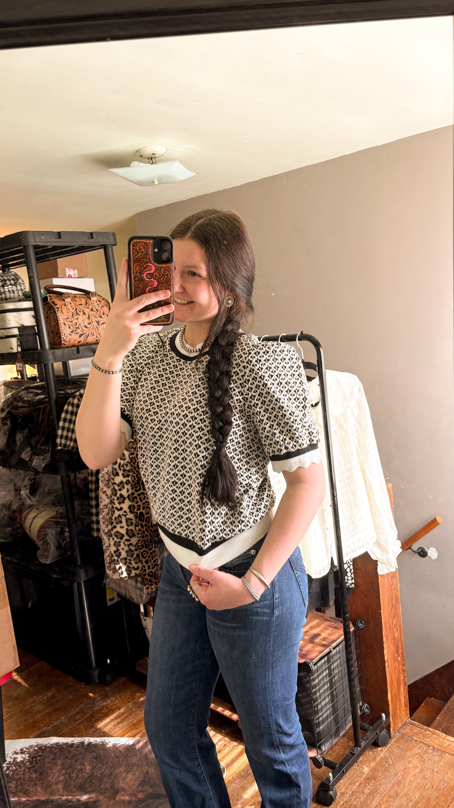 SCALLOPED SLEEVE BLACK & WHITE TOP