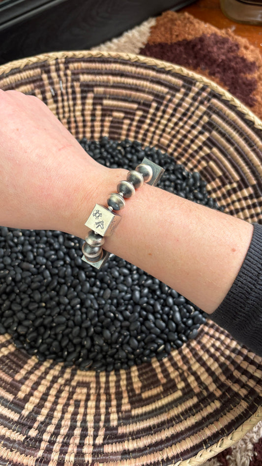 NAVAJO PEARL STRETCH BRACELET W STAMPED BEADS