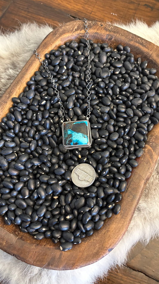 FUNKY SQUARE NECKLACE