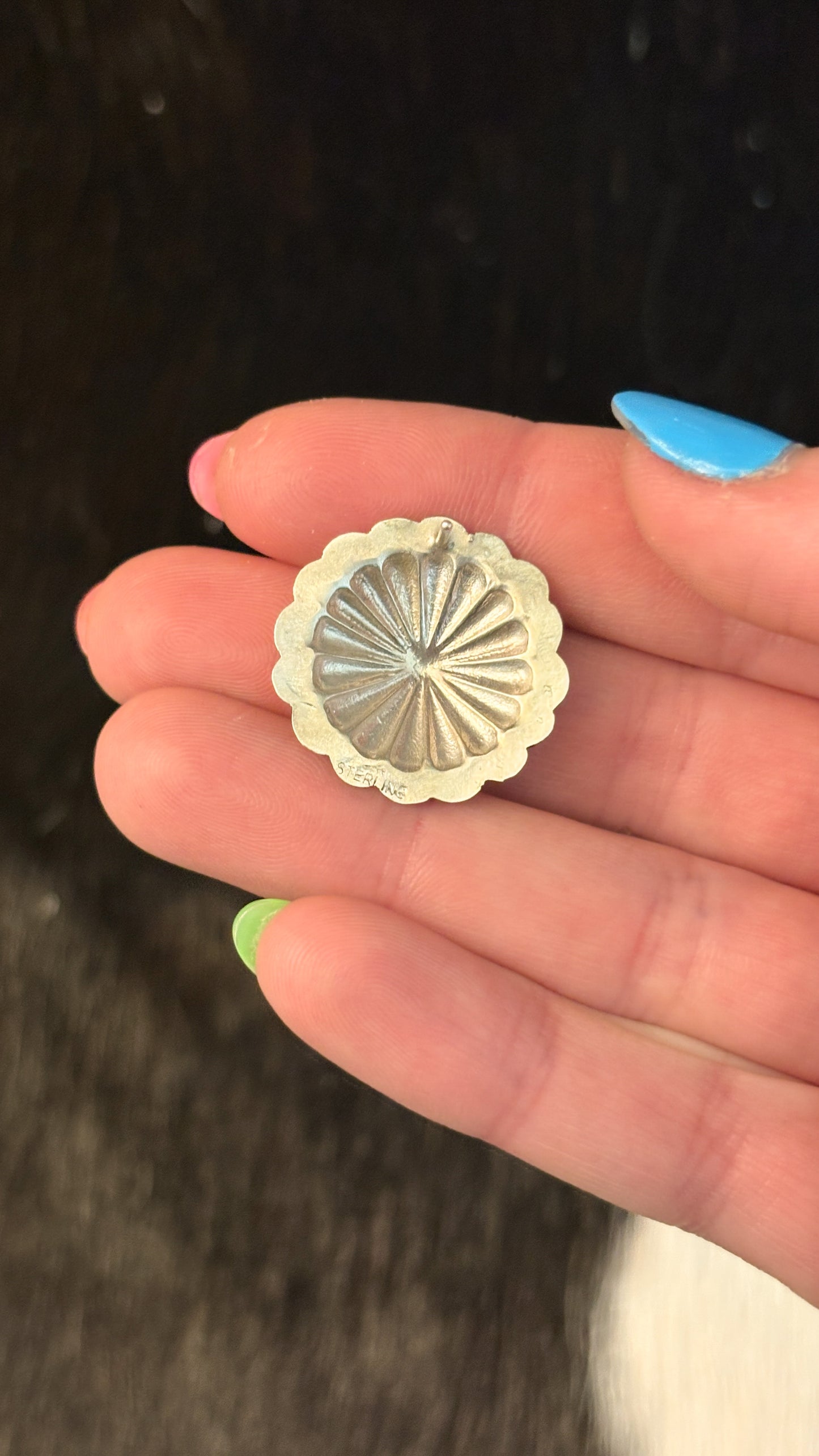 MEDIUM PLAIN CONCHO EARRINGS W SCALLOPED EDGE