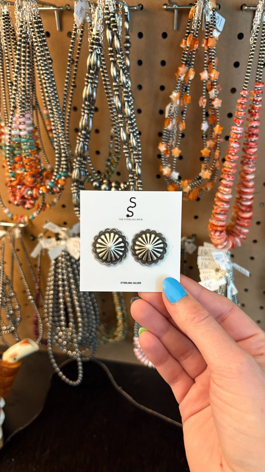 MEDIUM PLAIN CONCHO EARRINGS W SCALLOPED EDGE