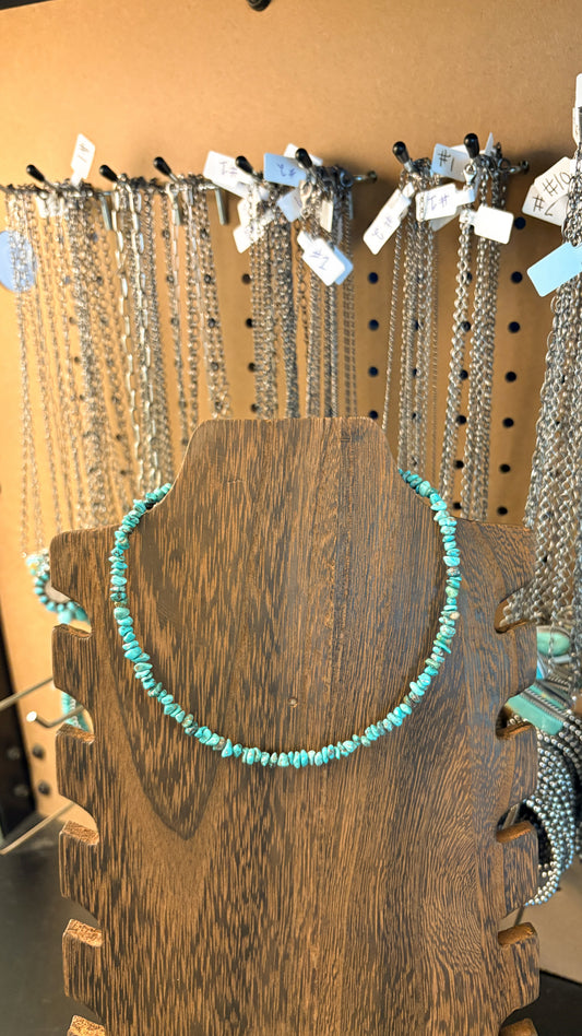 TURQUOISE CHIP CHOKER