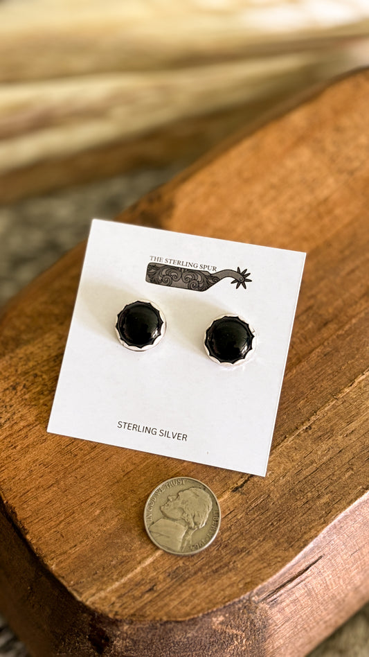 ROUND BLACK ONYX STUDS W SCOLLOPED BEZEL