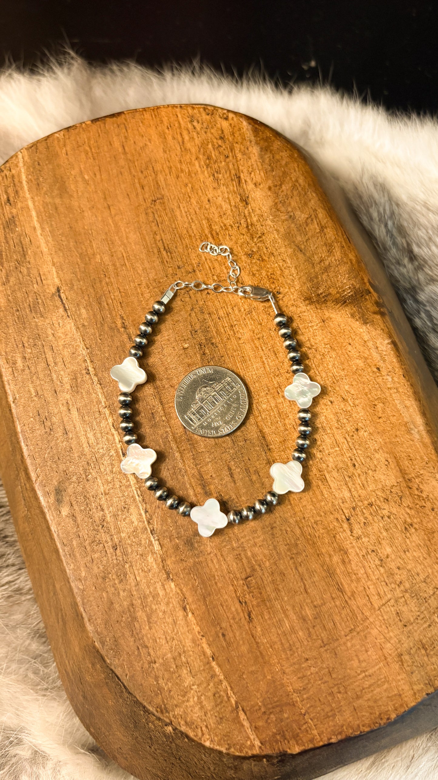 MOTHER OF PEARL CLOVER BRACELET