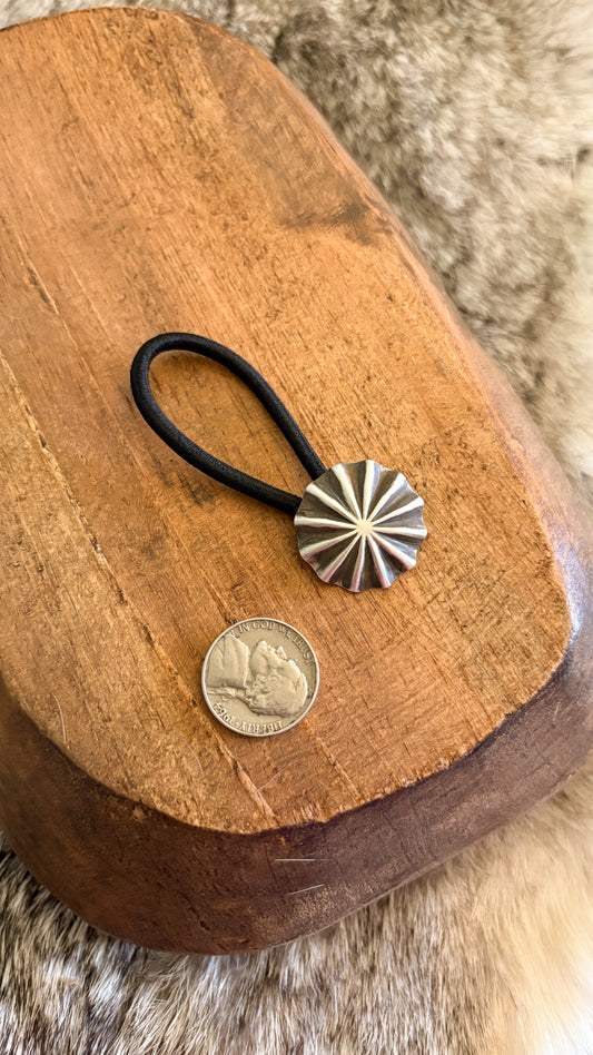 ROUND CONCHO HAIR TIE