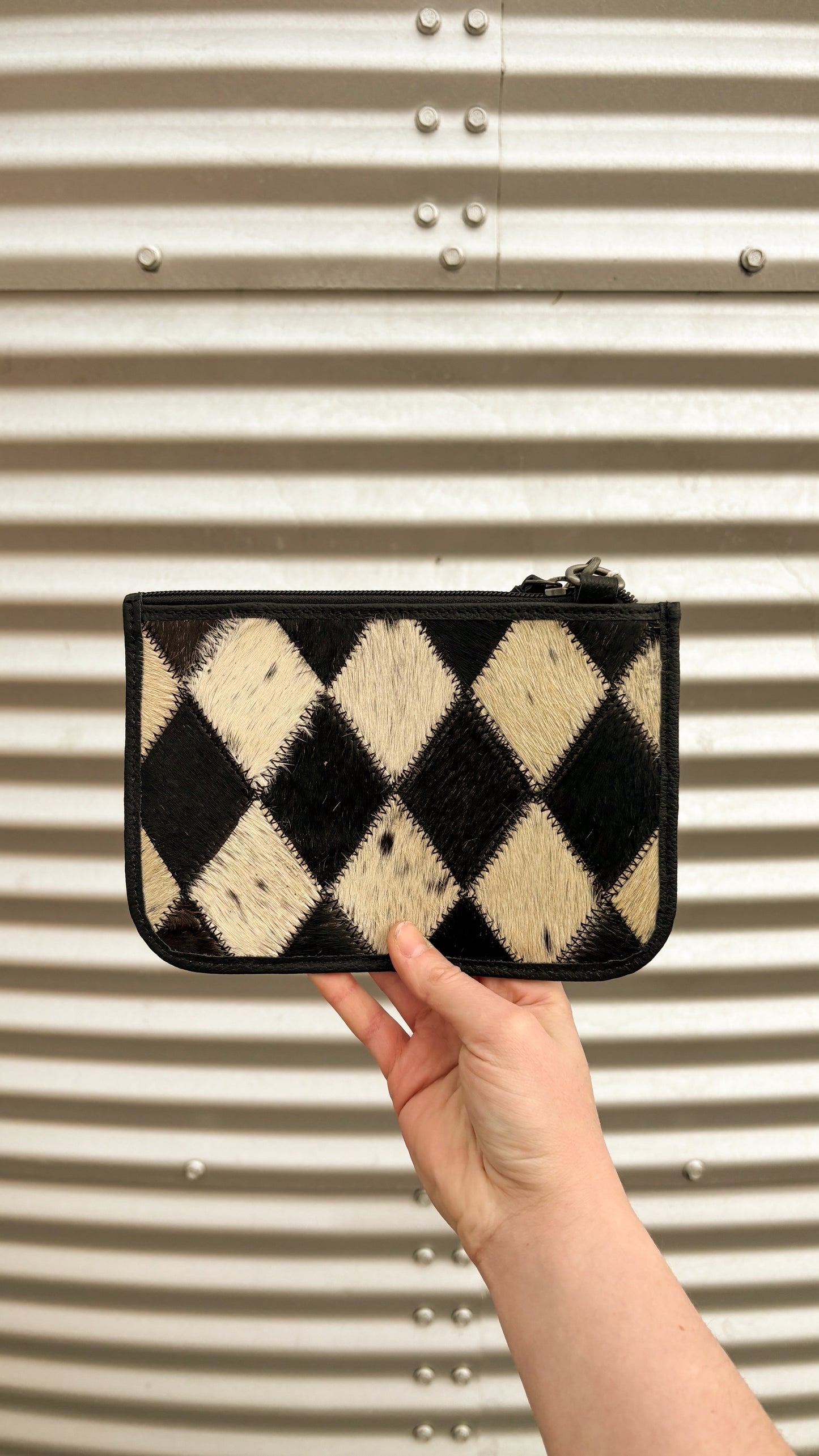 DIAMOND PATTERN COWHIDE WRISTLET - BLACK