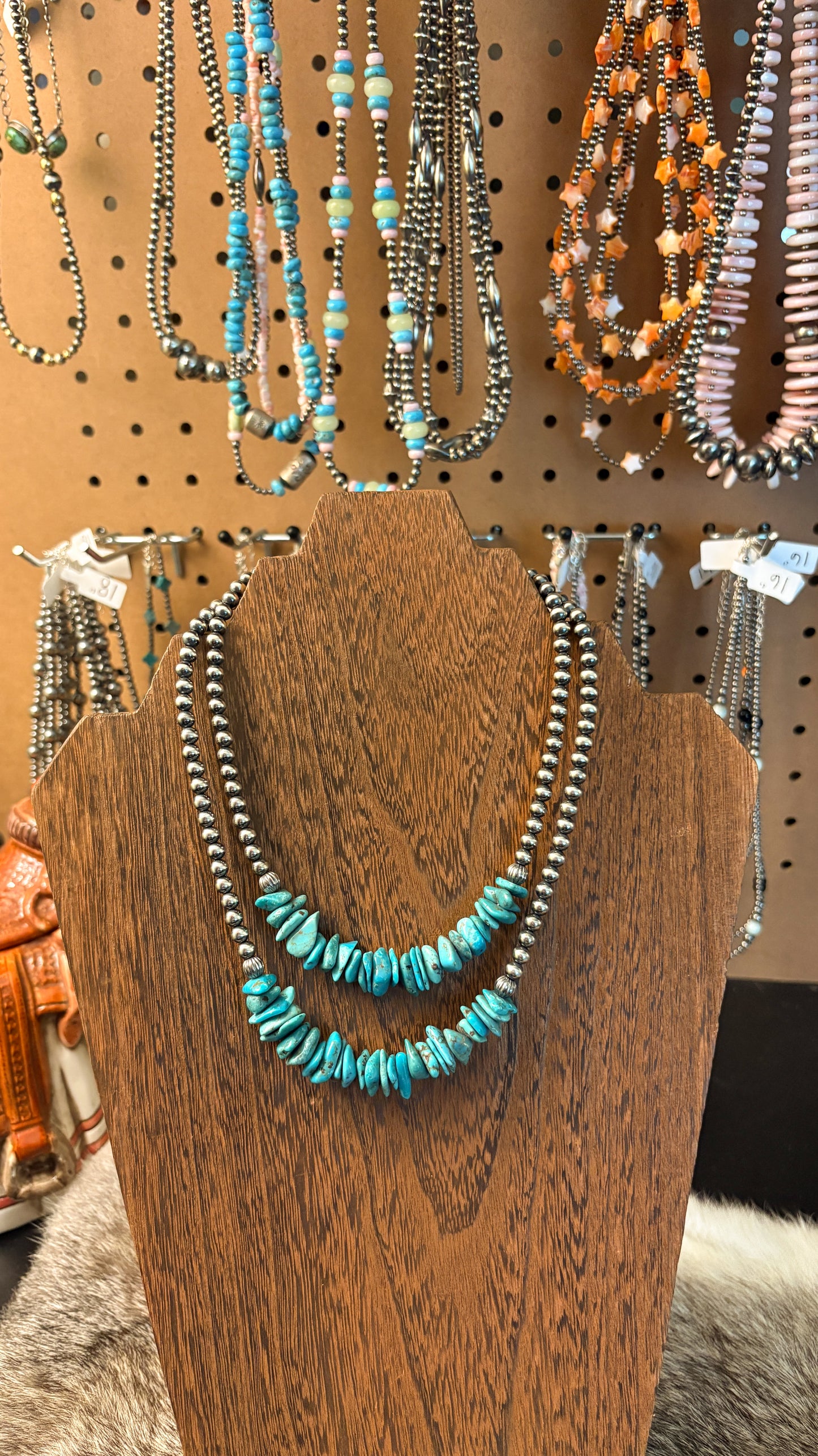 THE LOLA NECKLACE