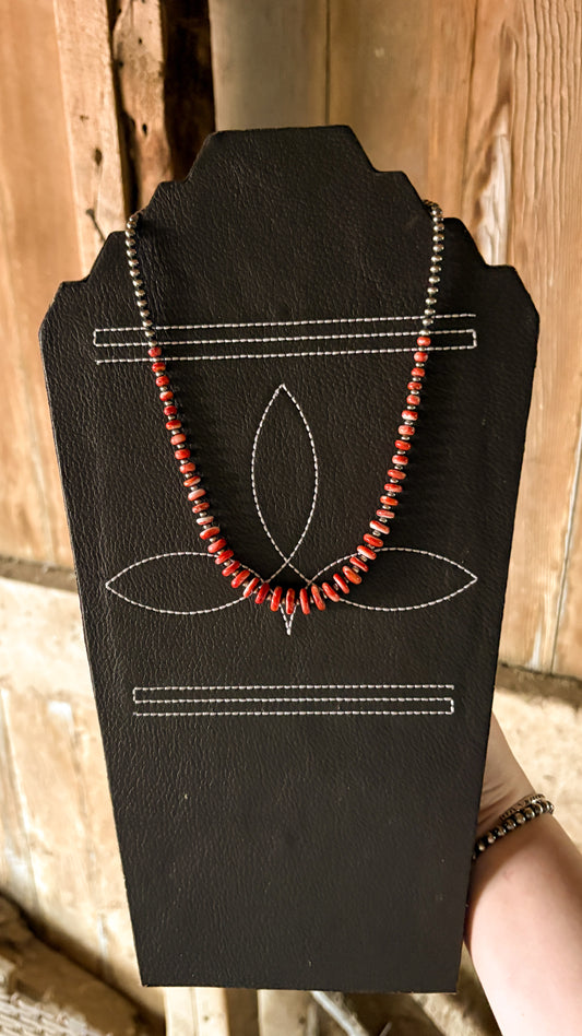 RED SPINY OYSTER GRADUATED PEARL NECKLACE