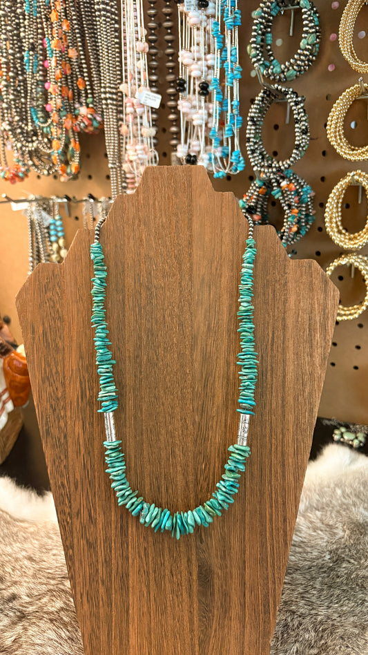 TURQUOISE CHIP GRADUATED BARREL BEAD NECKLACE